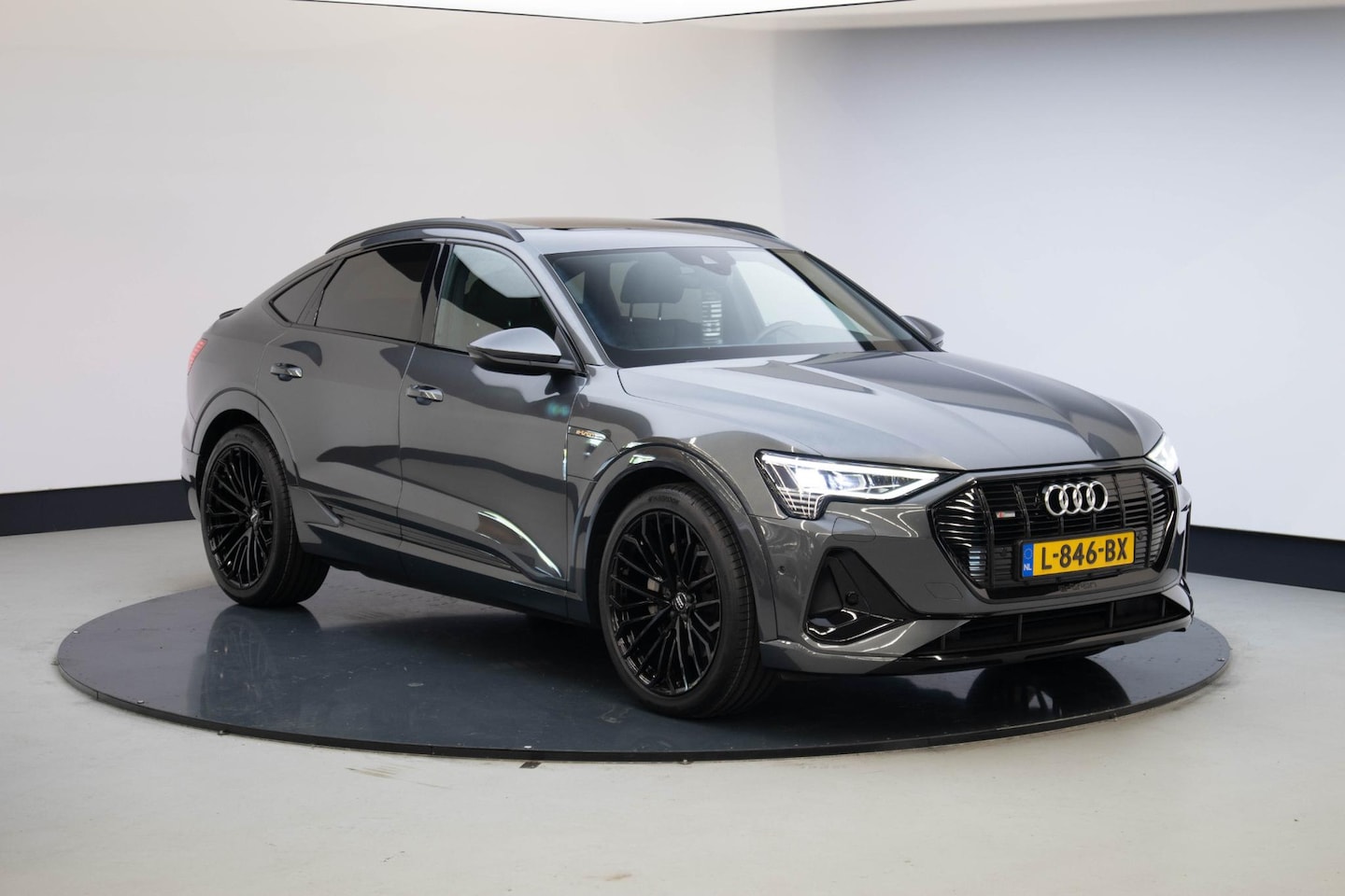 Audi e-tron Sportback - 50 quattro S edition 71 kWh | Panoramadak | Camera | 21 Inch | - AutoWereld.nl