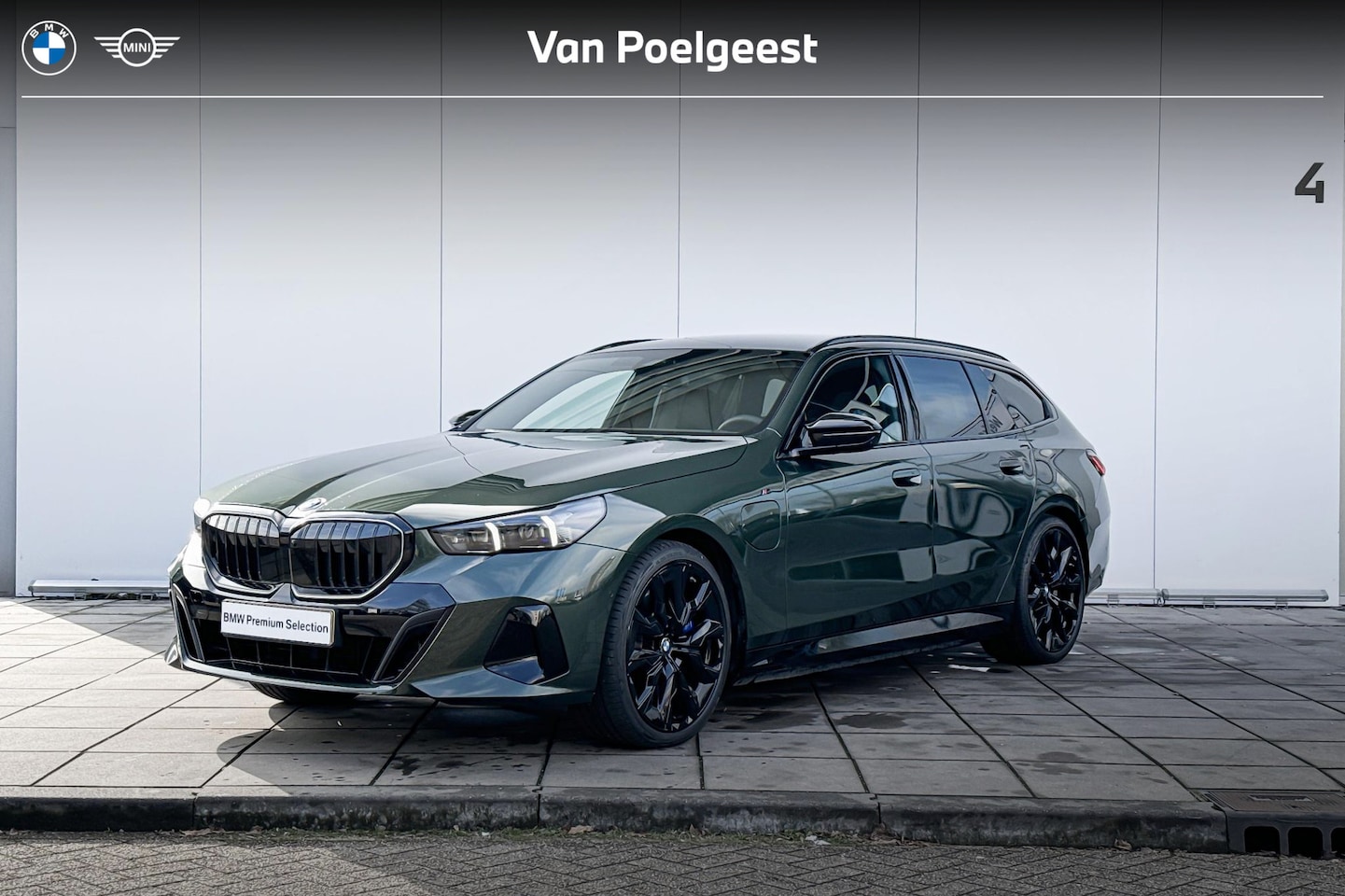BMW 5-serie Touring - 550e xDrive M-Sport / Bowers & Wilkins Surround Sound System / Driving Assistant Professio - AutoWereld.nl