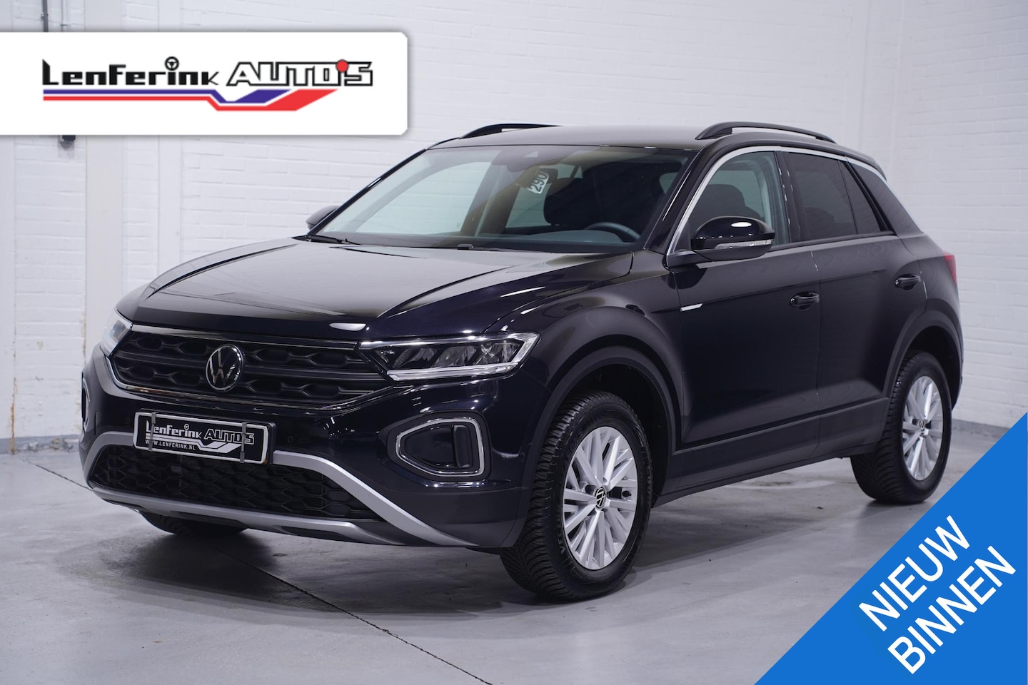 Volkswagen T-Roc - 1.0 TSI Life Apple Carplay Clima PDC v+a Led koplampen Virtual cockpit Stoelverwarming - AutoWereld.nl