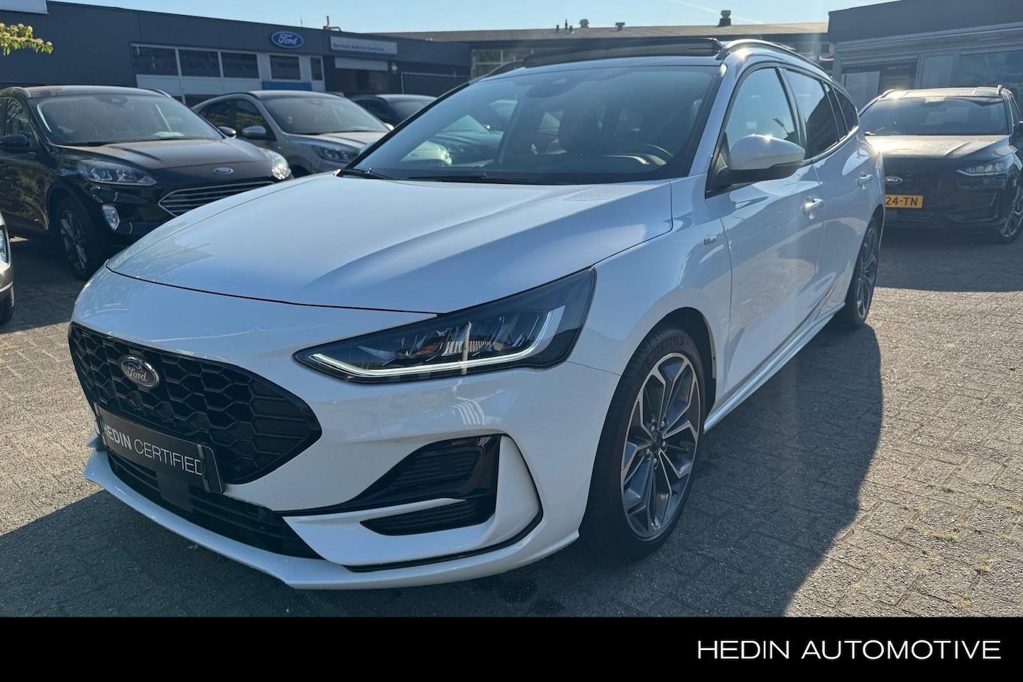 Ford Focus Wagon - 1.0 EcoBoost Hybrid ST Line X | Automaat | Panoramadak | Winter Pack | 18 inch - AutoWereld.nl