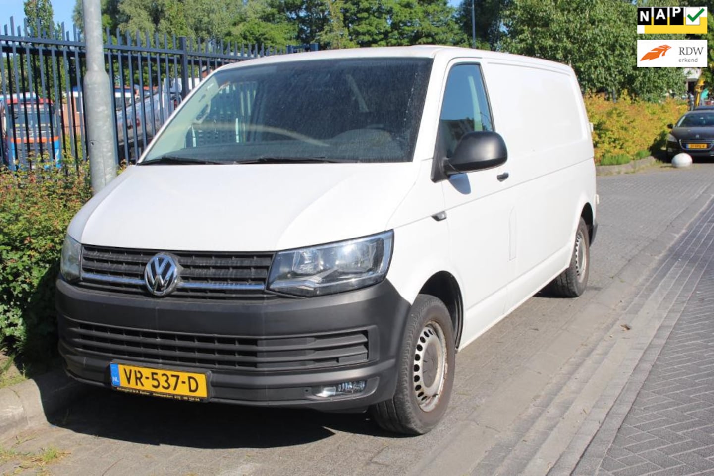 Volkswagen Transporter - 2.0 TDI L2H1 2.0 TDI L2H1, cruise, navi, climate, trekhaak, centraal - AutoWereld.nl