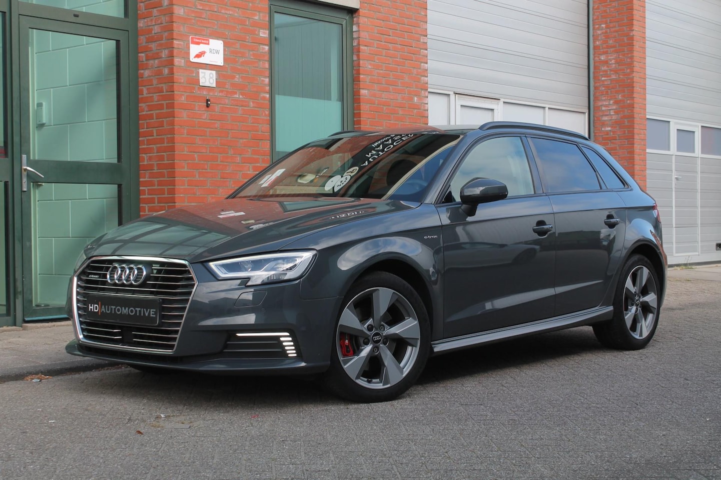 Audi A3 Sportback - 1.4 e-tron 204PK Sport LANE|NAVI|PDC - AutoWereld.nl