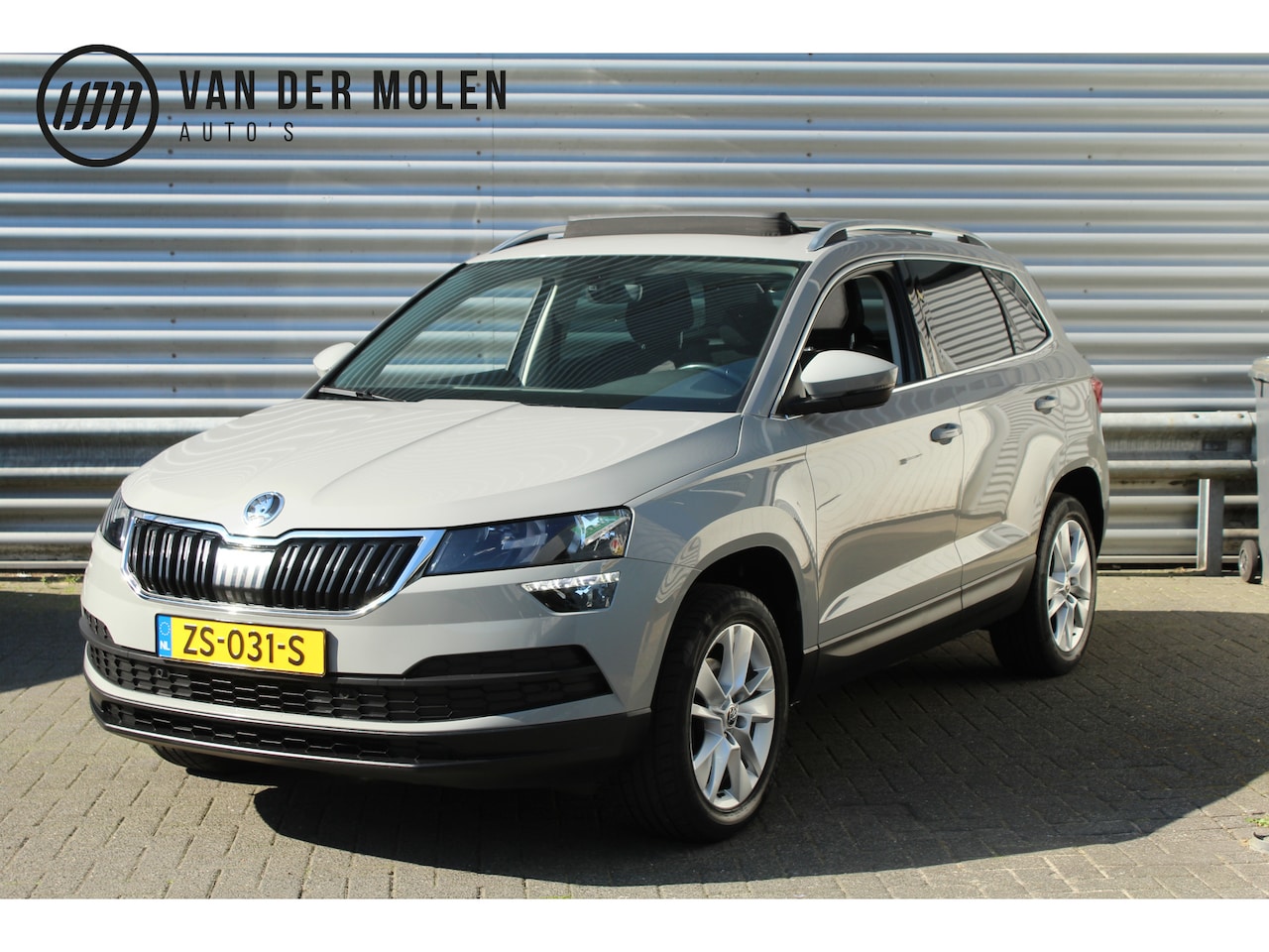 Skoda Karoq - 1.0 TSI 116pk Ambition Business Panoramadak NL-Auto NAP Clima Cruise Navi 17"LMV Trekhaak - AutoWereld.nl