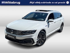 Volkswagen Passat Variant - 1.4 TSI PHEV GTE Business / Panoramisch schuif kanteldak / Keyless Access / Navigatie Disc