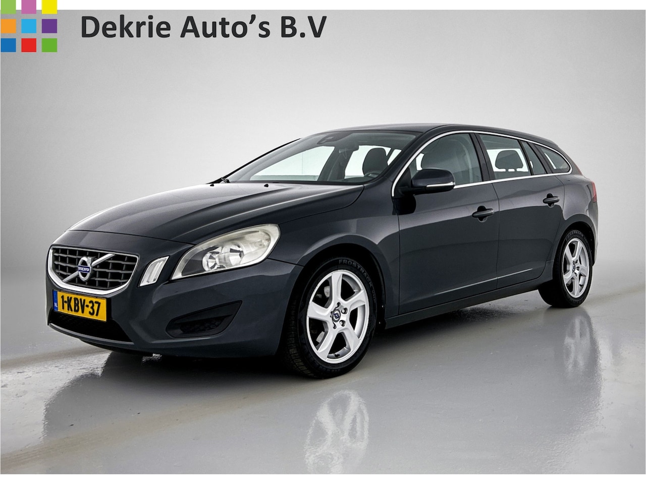 Volvo V60 - 1.6 T3 Momentum / Navi / Cruise-ctr / Lmv / Airco / Afn.trekhaak / Parkdistance / Apk nieu - AutoWereld.nl