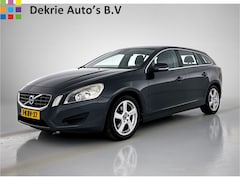 Volvo V60 - 1.6 T3 Momentum / Navi / Cruise-ctr / Lmv / Airco / Afn.trekhaak / Parkdistance / Apk nieu