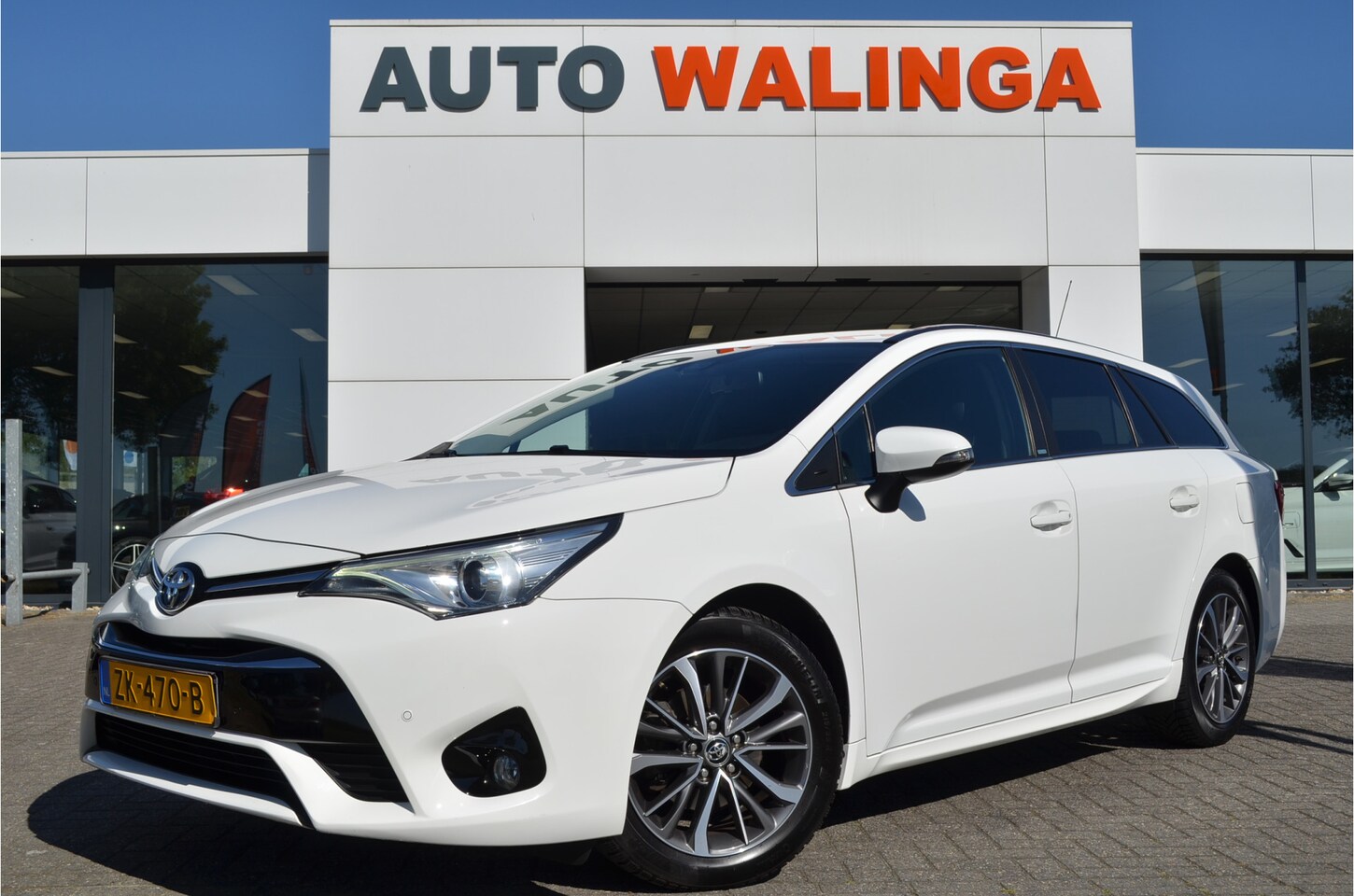 Toyota Avensis Touring Sports - 1.8 VVT-i Dynamic Keyless | a.Camera | Stoelverwarming | Navi | Cruise | Climate | DAB | T - AutoWereld.nl