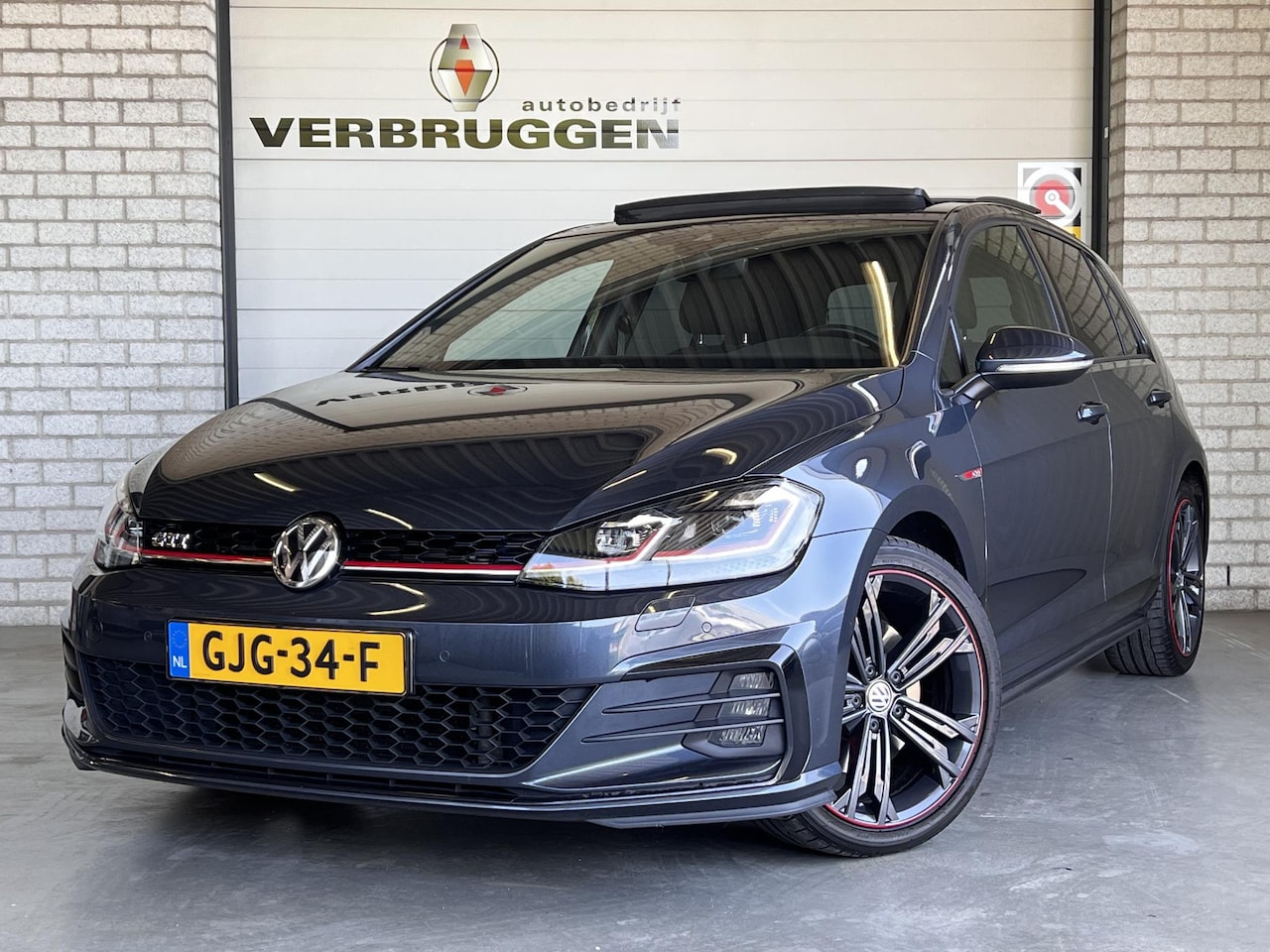 Volkswagen Golf - 2.0 TSI GTI | PanoDak | CarPlay | Keyless | BlindSpot - AutoWereld.nl