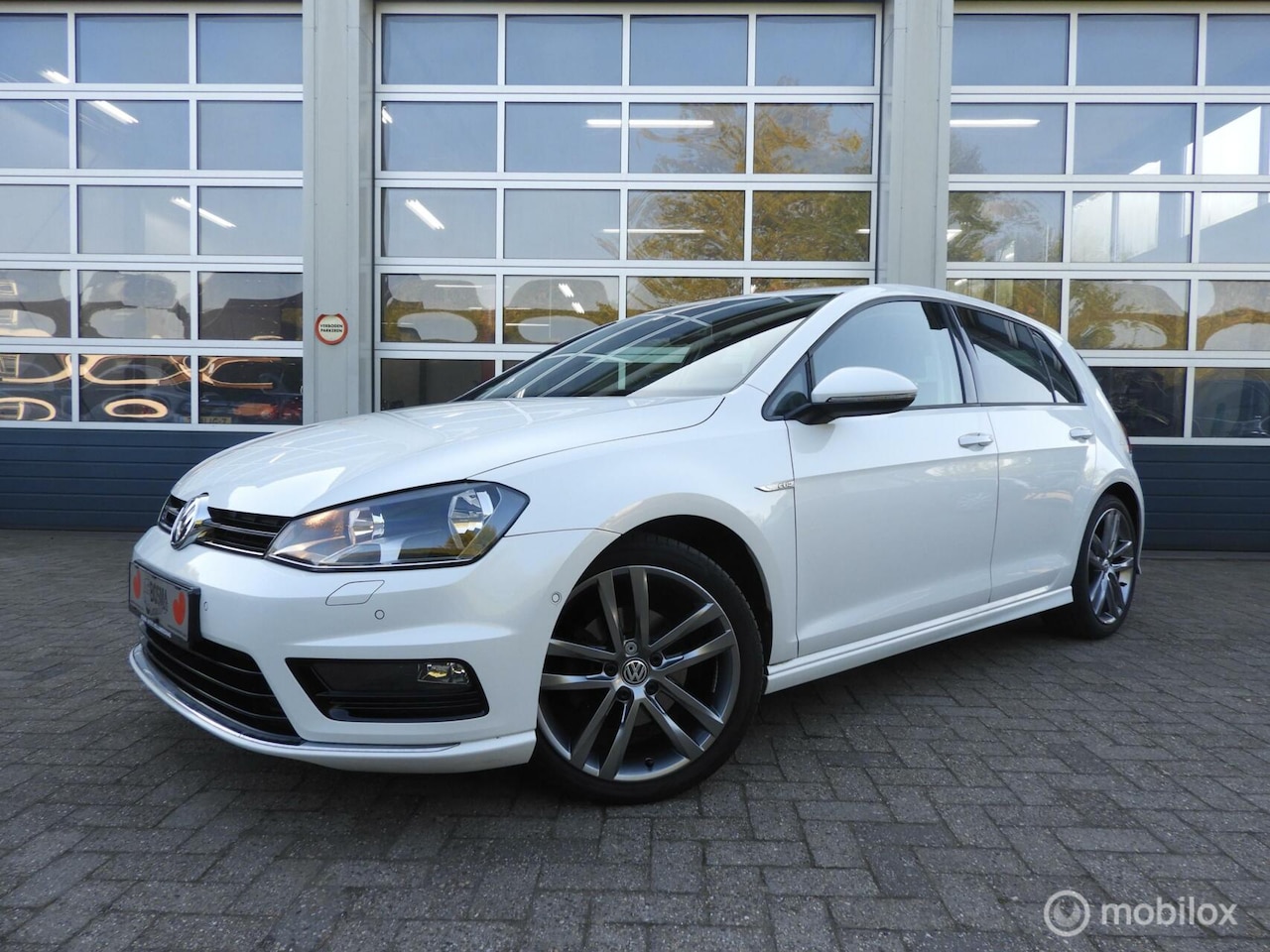 Volkswagen Golf - 1.4 TSI 140 PK R-Line - AutoWereld.nl