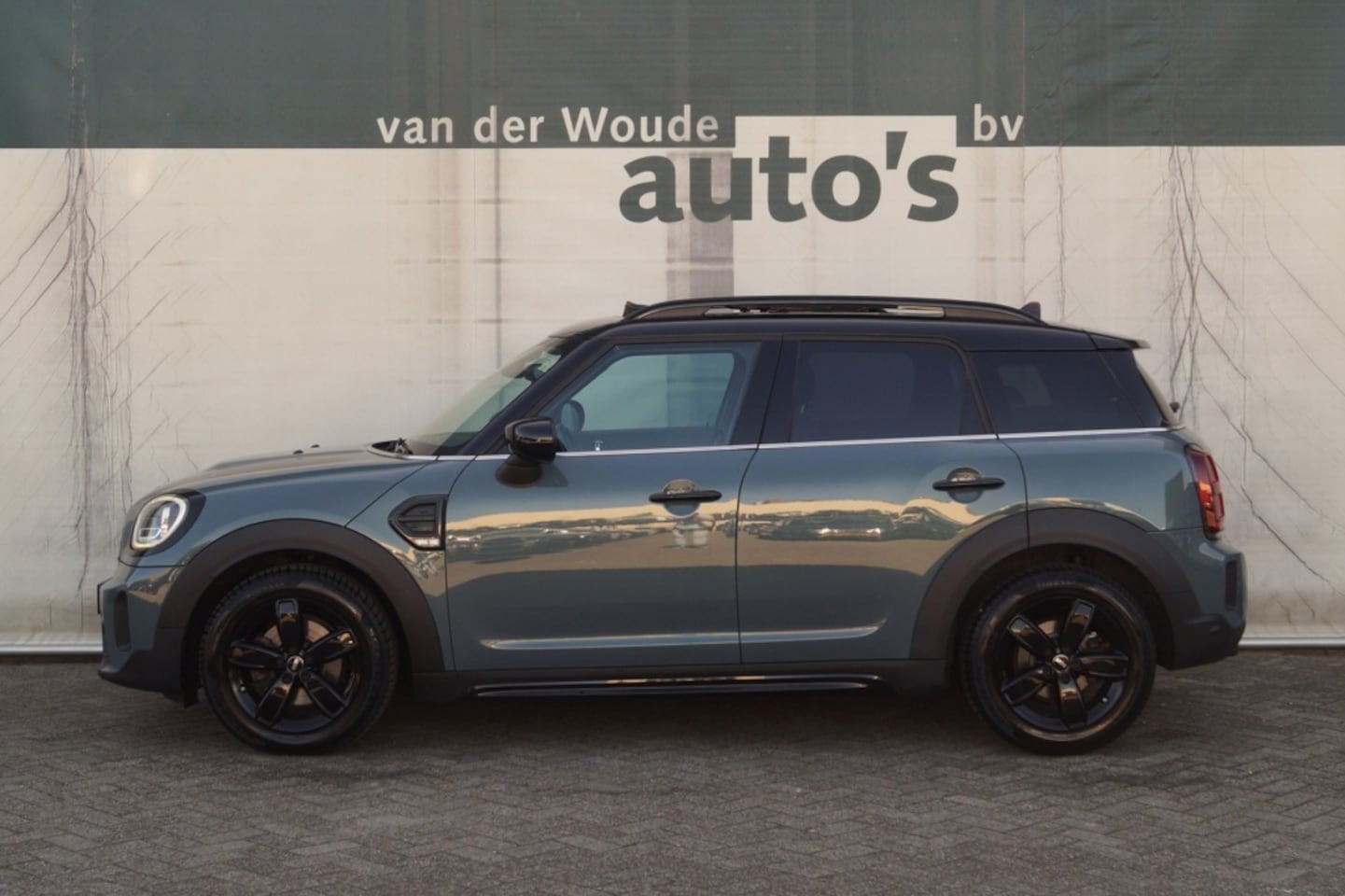 MINI Countryman - 2.0d 150pk Cooper Business Edition -PANO-ECC- - AutoWereld.nl