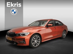 BMW 3-serie - Sedan 318i | LED | Leder | Navigatie | Schuifdak | Sportstoelen | Stoelverwarming | DAB |