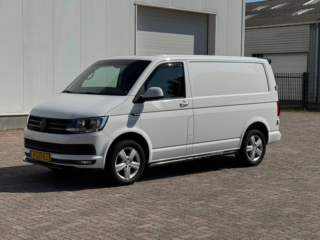 Volkswagen Transporter - 2.0 TDI L1H1 2.0 TDI L1H1 150PK - AutoWereld.nl