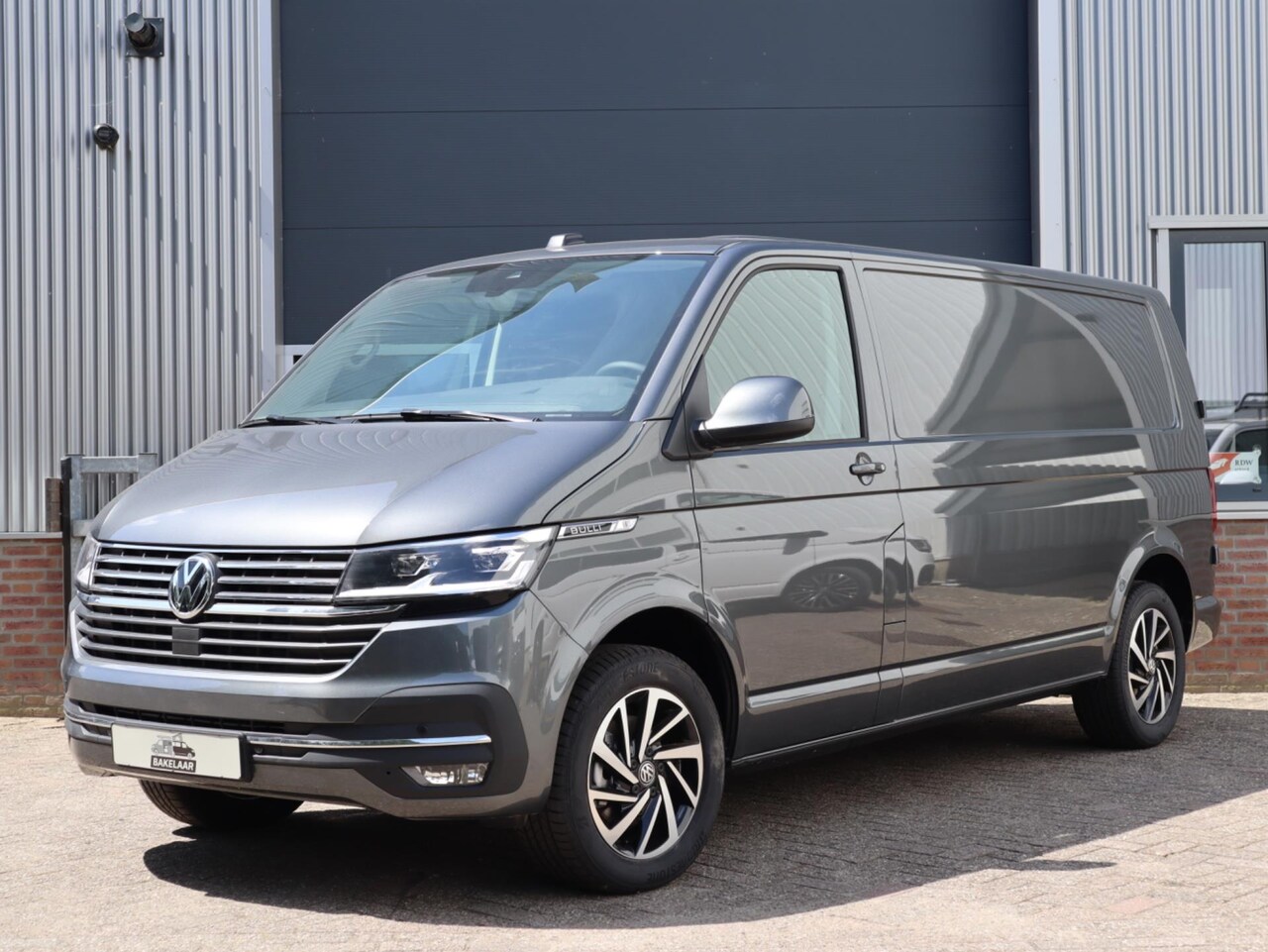 Volkswagen Transporter - Bulli 150pk DSG Leder, 3-Zitpl., Camera, Orig.NL, L2H1 - AutoWereld.nl