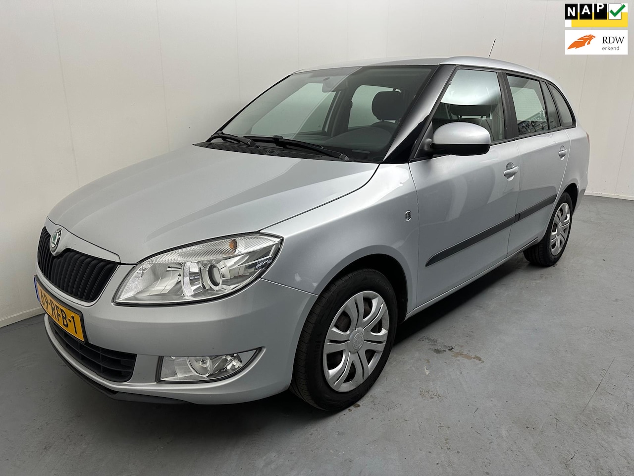 Skoda Fabia Combi - 1.2 TSI Ambition # Airco # Trekhaak # Dealer onderhouden # Nap - AutoWereld.nl