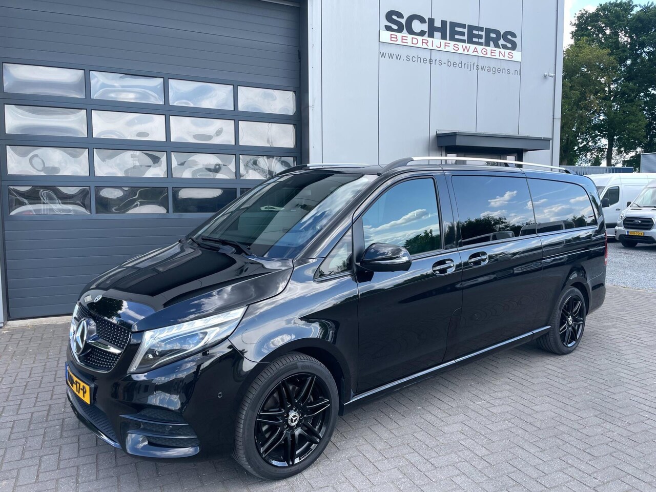 Mercedes-Benz V-klasse - 300d XL DC Avantgarde Edition | AMG | Burmester - AutoWereld.nl