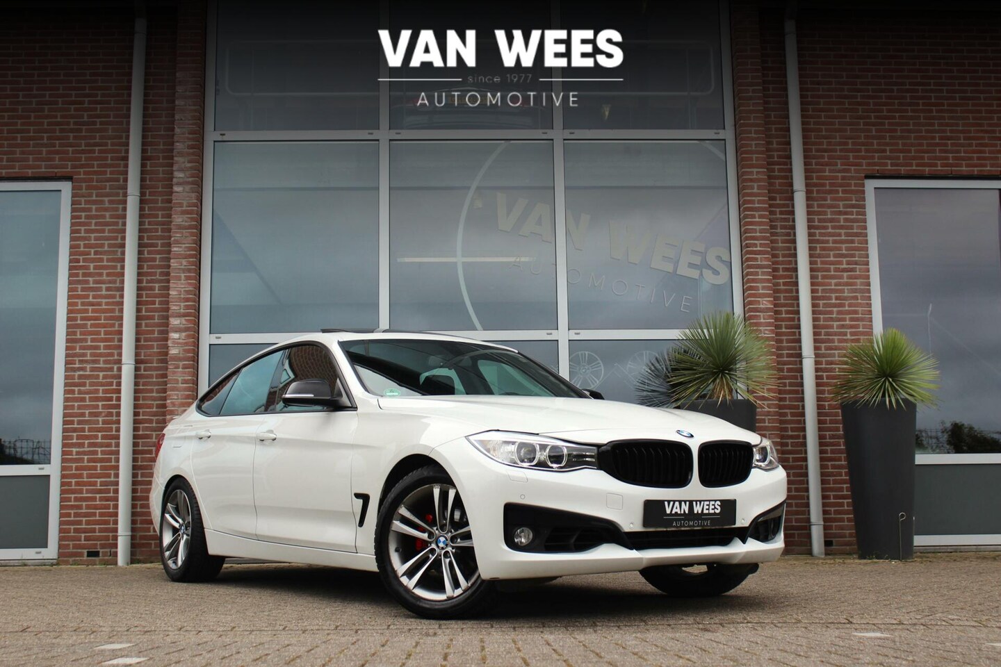 BMW 3-serie Gran Turismo - 328i xDrive High Executive Sport-Line | 245 pk | Automaat | 2e eigenaar | Dakraam | 18 inc - AutoWereld.nl