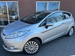 Ford Fiesta - 1.4 Ghia NIEUWE APK / LEER / CAMERA / AIRCO / GROOT.SCHERM / LMV