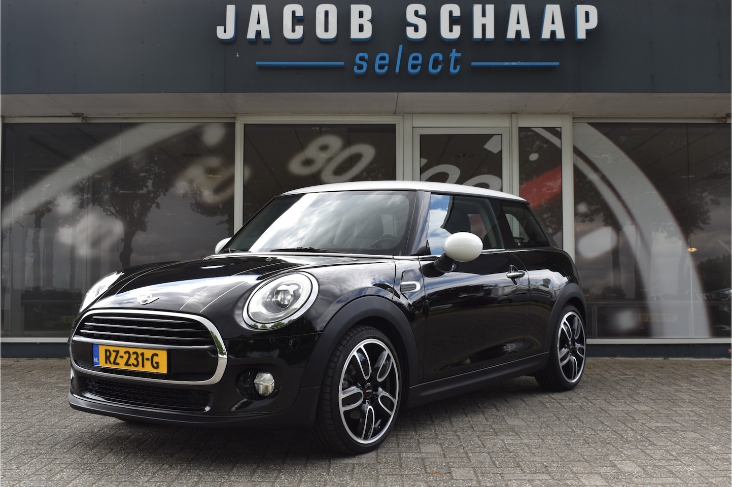 MINI Cooper - Mini 1.5 Chili Business / Cruise Control / Keyless start / Sportstoelen /  LED / - AutoWereld.nl