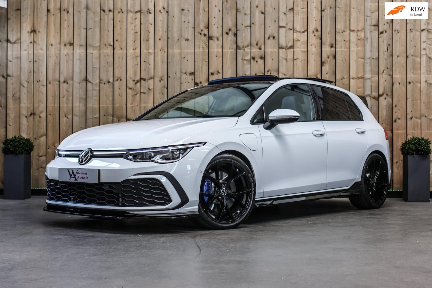 Volkswagen Golf - 1.4 eHybrid GTE *Pano*Leder*Camera*GTI Look*Ventilatie* - AutoWereld.nl