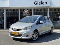Toyota Yaris - 1.3 16v VVT-i Dynamic | Cruise control, Climate control, Trekhaak, Camera, Licht en regens
