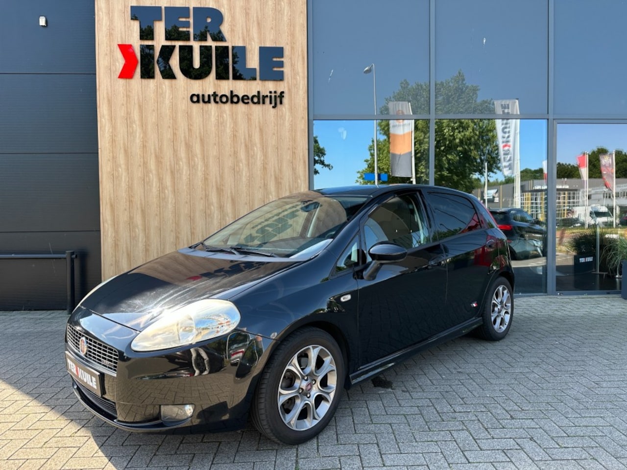 Fiat Grande Punto - 1.4-16V SPORT / NAP / Lage km / 120 PK! - AutoWereld.nl