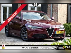 Alfa Romeo Giulia - 2.2 Super Automaat Navi Camera Led Cruise-Control Flippers NL-Auto