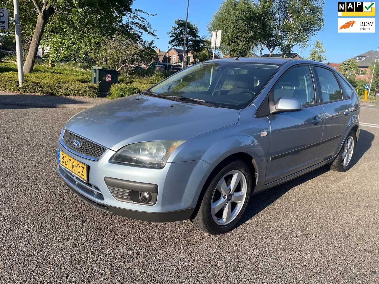 Ford Focus - 1.6-16V Futura / 1e.eigenaar / airco / cruise.control / navigatie / trekhaak / elek.ramen - AutoWereld.nl