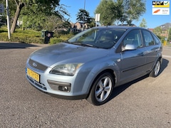 Ford Focus - 1.6-16V Futura / 1e.eigenaar / airco / cruise.control / navigatie / trekhaak / elek.ramen
