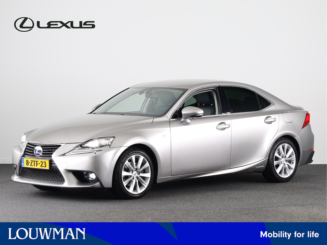 Lexus IS - 300h 25th Edition | Dealer Onderhouden | Navigatie | Stoelverwarming | Parkeercamera | - AutoWereld.nl