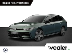 Volkswagen Passat Variant - R-Line-Edition 1.5 eHybrid 200 kW / 272 pk DSG | Trekhaak wegklapbaar | Harman Kardon | Bl