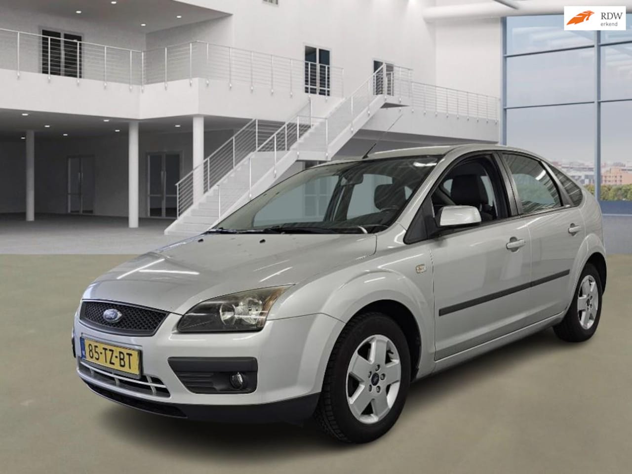 Ford Focus - 1.6-16V Trend NAVI CRUISE TREKHAAK 2 X SLEUTELS - AutoWereld.nl