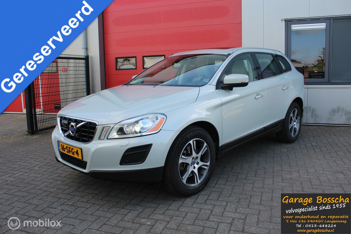 Volvo XC60 - 2.4 D5 AWD Summum Nl Auto slechts 189500 Km ! - AutoWereld.nl