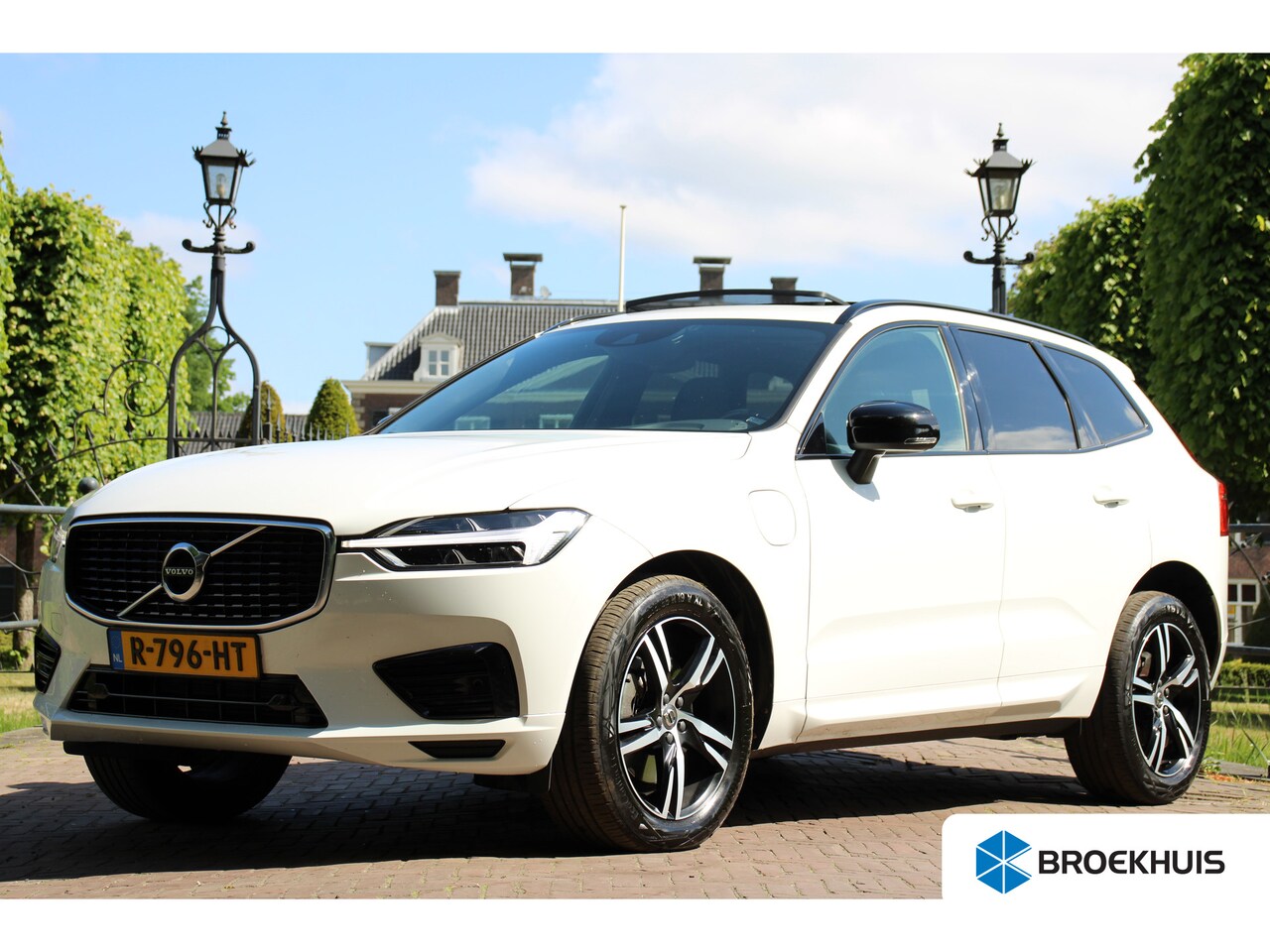 Volvo XC60 - 2.0 T8 Twin Engine AWD R-Design LUCHTVERING | PANO DAK | ELEKTR. TREKHAAK | STOELVERWARMIN - AutoWereld.nl