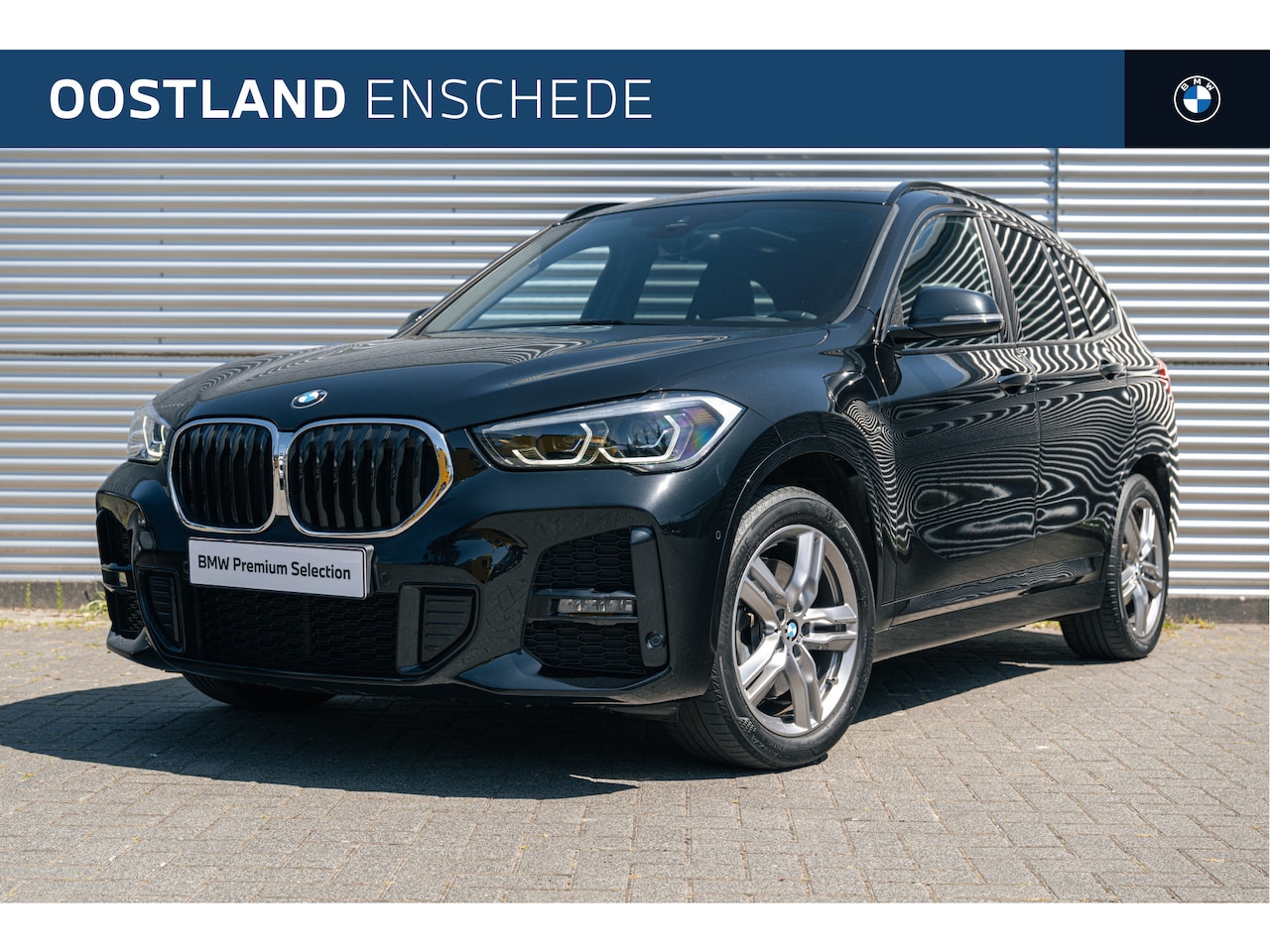 BMW X1 - xDrive25e M Sport Automaat / Panoramadak / Achteruitrijcamera / Sportstoelen / LED / Park - AutoWereld.nl