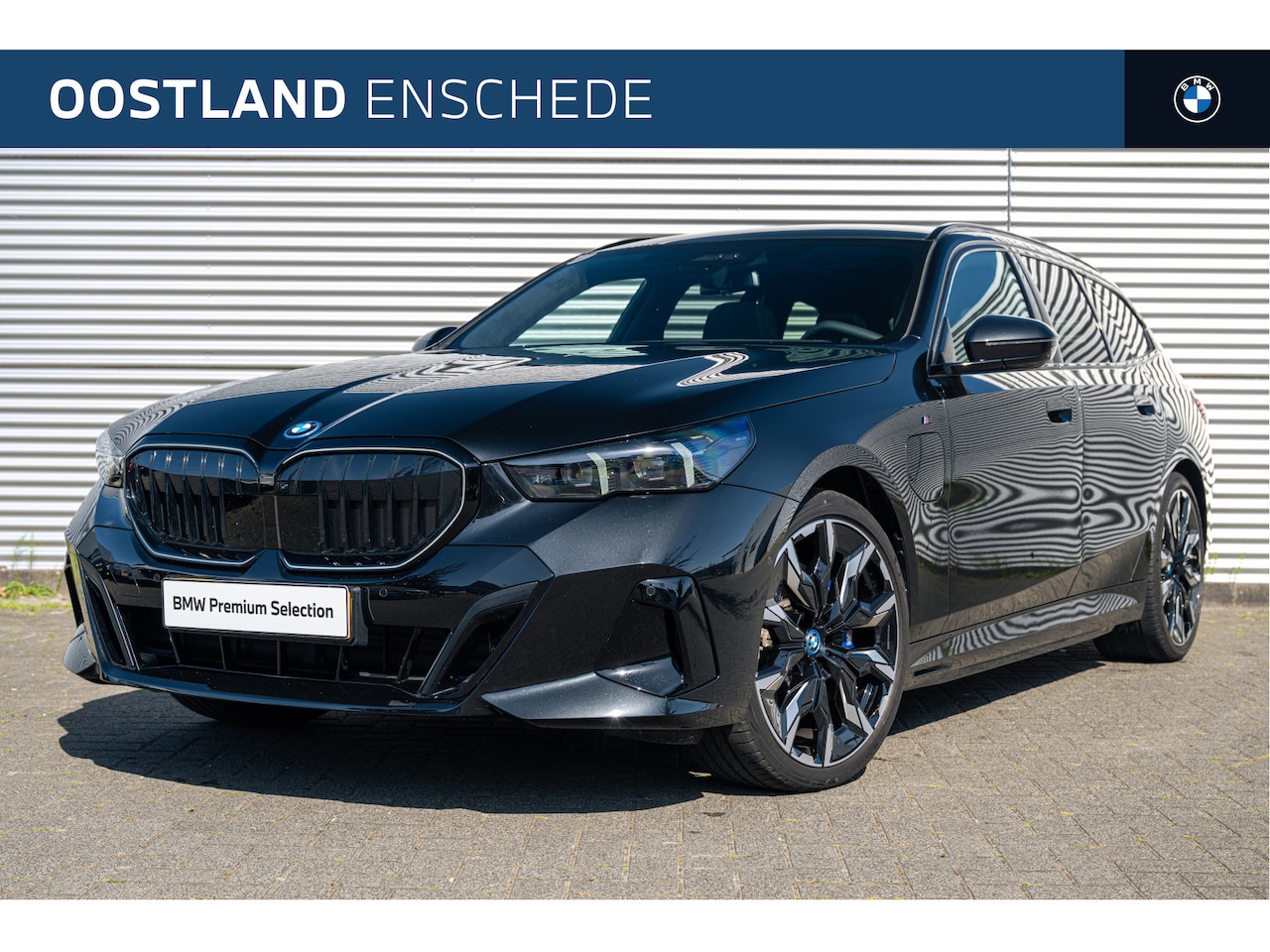 BMW 5-serie Touring - 550e xDrive M Sport Automaat / Panoramadak / Trekhaak / 	Bowers & Wilkins / Adaptief M Ond - AutoWereld.nl