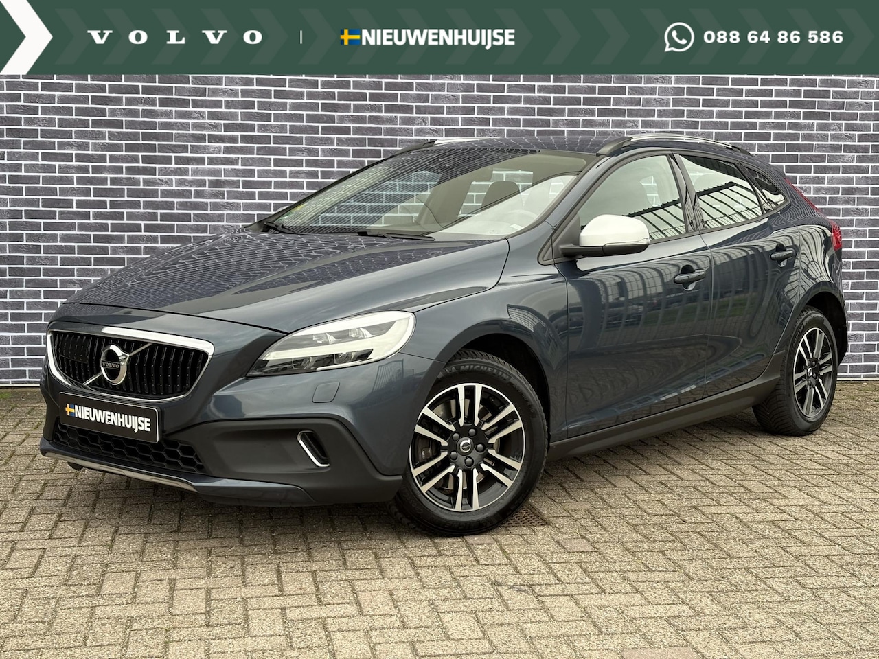 Volvo V40 Cross Country - 2.0 D2 Nordic+ | Adaptieve cruise control | BLIS | Trekhaak |verwarmde voorstoelen | Voorr - AutoWereld.nl