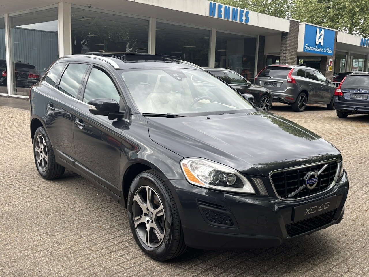 Volvo XC60 - 3.0 T6 305pk AWD Summum Panorama Keyless - AutoWereld.nl