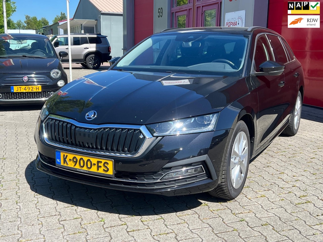 Skoda Octavia Combi - 2.0 TDI 150pk Greentech Style Automaat / 17" met allseasons / Trekhaak / Keyless / Apple / - AutoWereld.nl