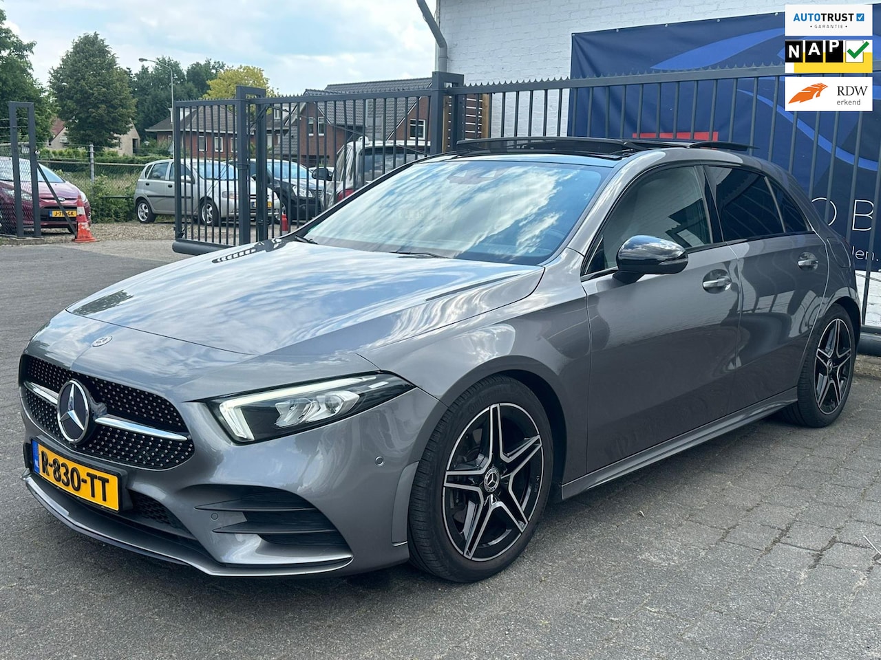 Mercedes-Benz A-klasse - 200 Business Solution AMG / PANO / STOELVERWARMING / CAMERA / 1 JAAR GARANTIE - AutoWereld.nl