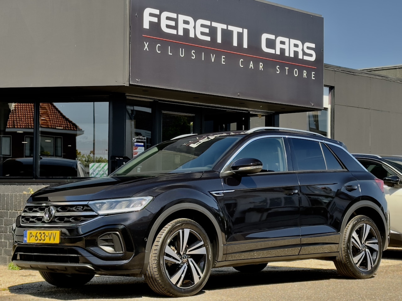 Volkswagen T-Roc - 1.0 TSI R-LINE NWSTE-MODEL PANODAK LEDER NAVI IQ-DRIVE PARK-ASSIST LED LMV PDC - AutoWereld.nl