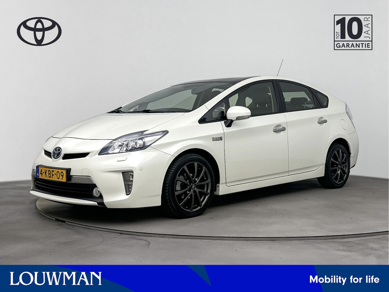 Toyota Prius - 1.8 Plug-in Executive Business | Zwart leder Interieur | Head Up Display | Navigatie | - AutoWereld.nl