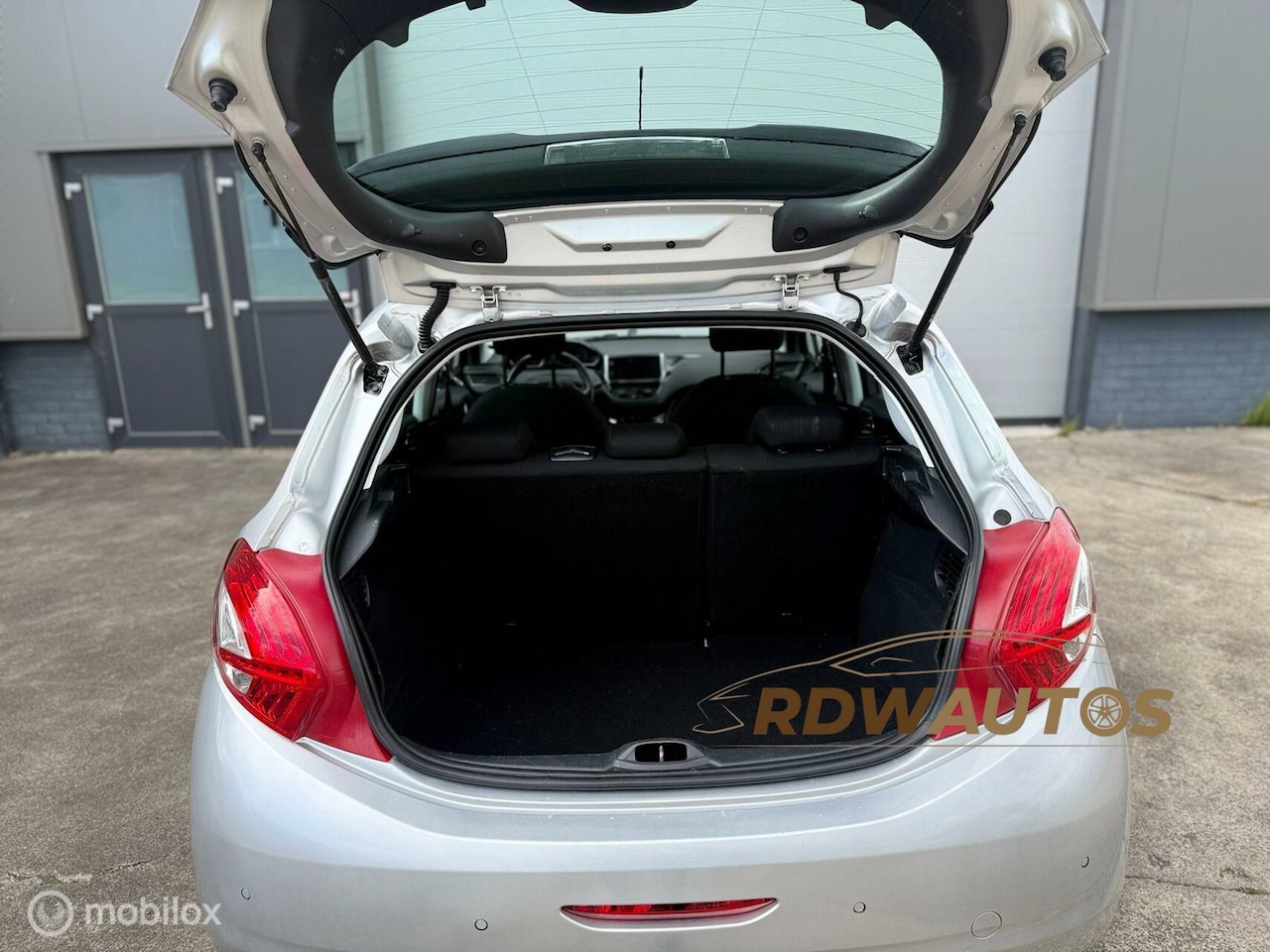 Peugeot 208 - 1.2 Vti Blue Lease Executive 1.2 VTi Blue Lease Executive - AutoWereld.nl