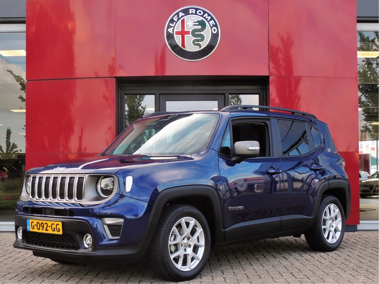 Jeep Renegade - 120pk Freedom | Elec. Panoramadak | Lederen bekleding | Trekhaak - AutoWereld.nl