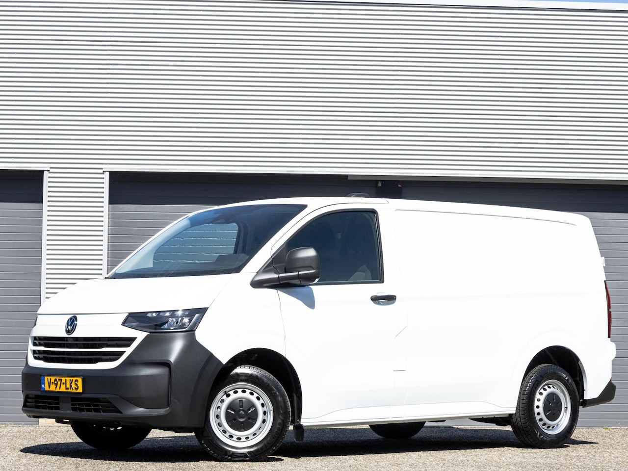 Volkswagen Transporter - 2.0 TDI L1H1 28 | BPM-vrij | Achterdeuren | Cruise control | Parkeersensoren | App-connect - AutoWereld.nl