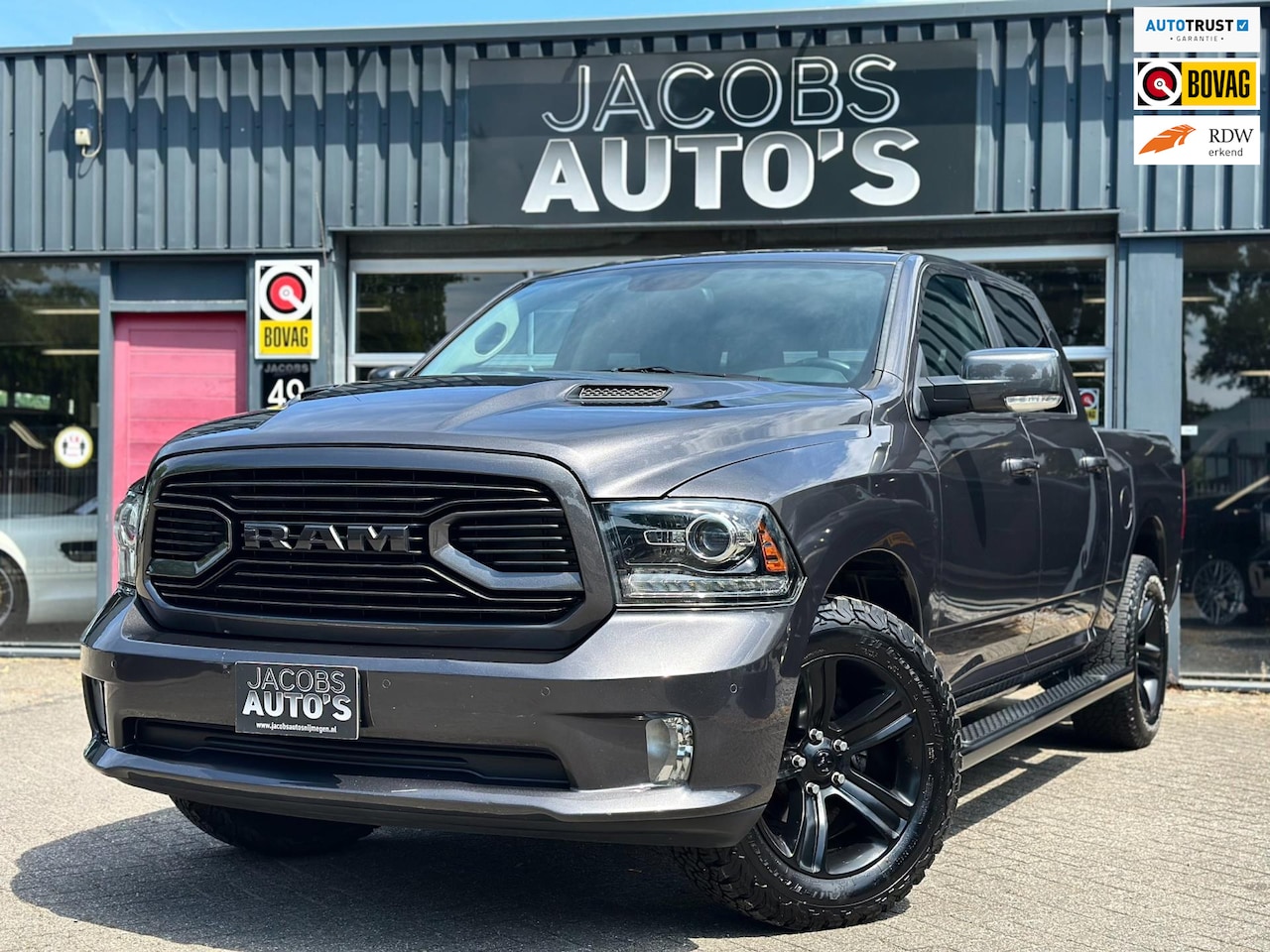 Dodge Ram 1500 - 5.7 V8 Crew Cab 6'4 5.7 V8 Crew Cab 6'4 - AutoWereld.nl