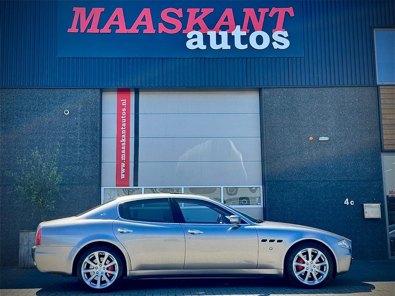 Maserati 4200 GT - Quattroporte 4.2 V8 / Executive / ZF transmission / Seat ventilation / Schuifdak / GRIGIO - AutoWereld.nl