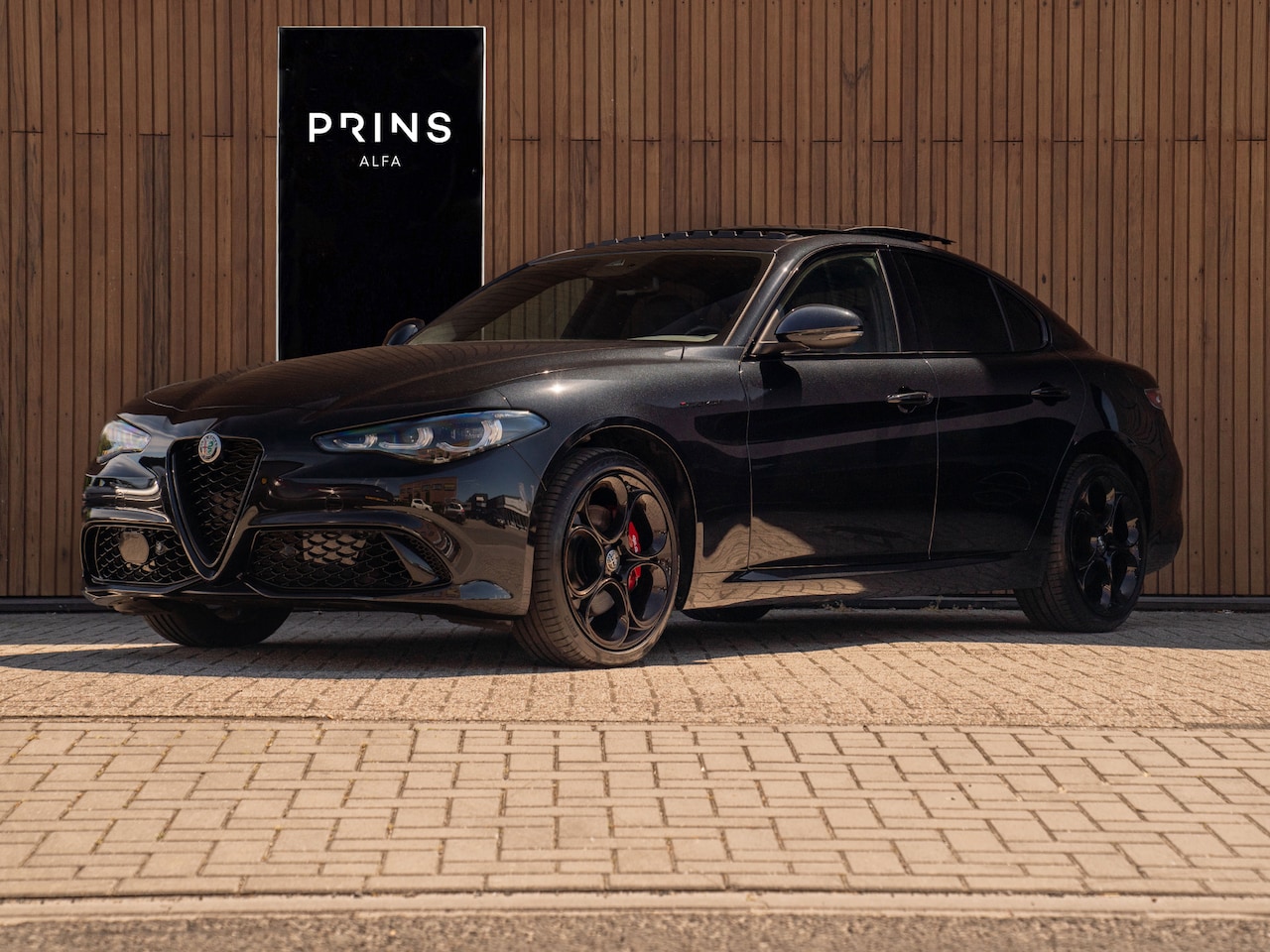 Alfa Romeo Giulia - 2.0T 280pk GME AWD Competizione Q4 MY24 | Full option! | Pano-dak | Harman/Kardon | Adapt. - AutoWereld.nl