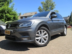 Volkswagen Tiguan - 2.0 TSI 4Motion Highline Business R 100dkm / SUV /