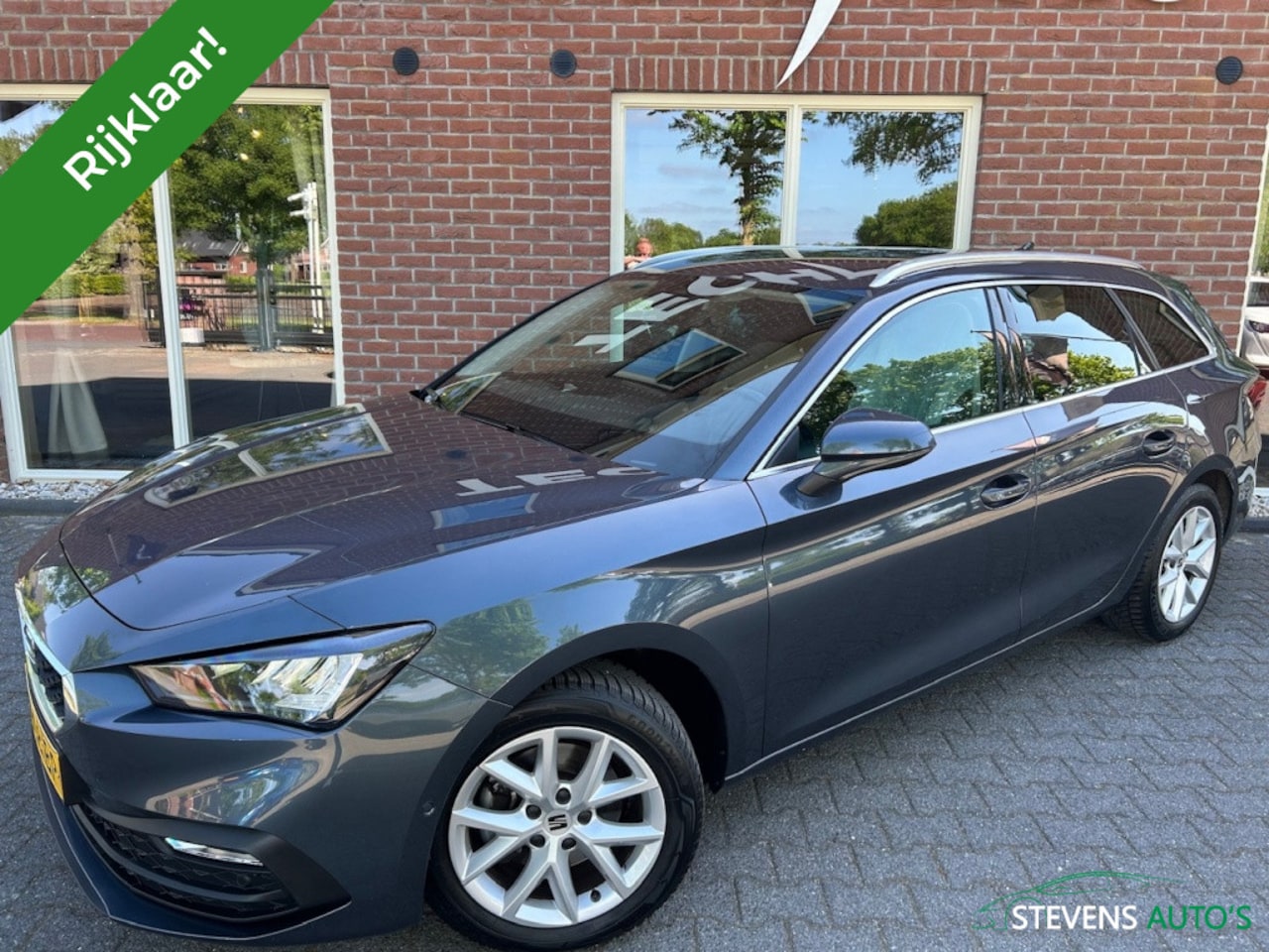 Seat Leon Sportstourer - 1.5 TSI Style L.Ed. VIRTUAL COCKPIT / CAMERA / CARPLAY / ANDROID - AutoWereld.nl