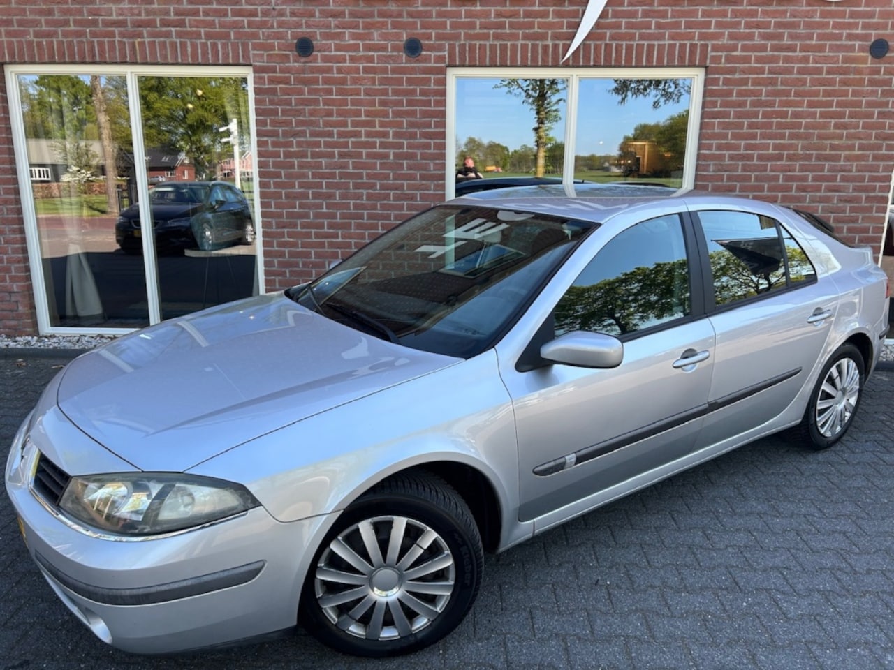 Renault Laguna - 2.0-16V Tech Line Automaat NIEUWE APK / KOUDE AIRCO / GOED OH / - AutoWereld.nl